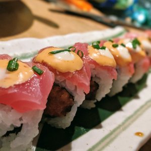 Ahi sushi roll