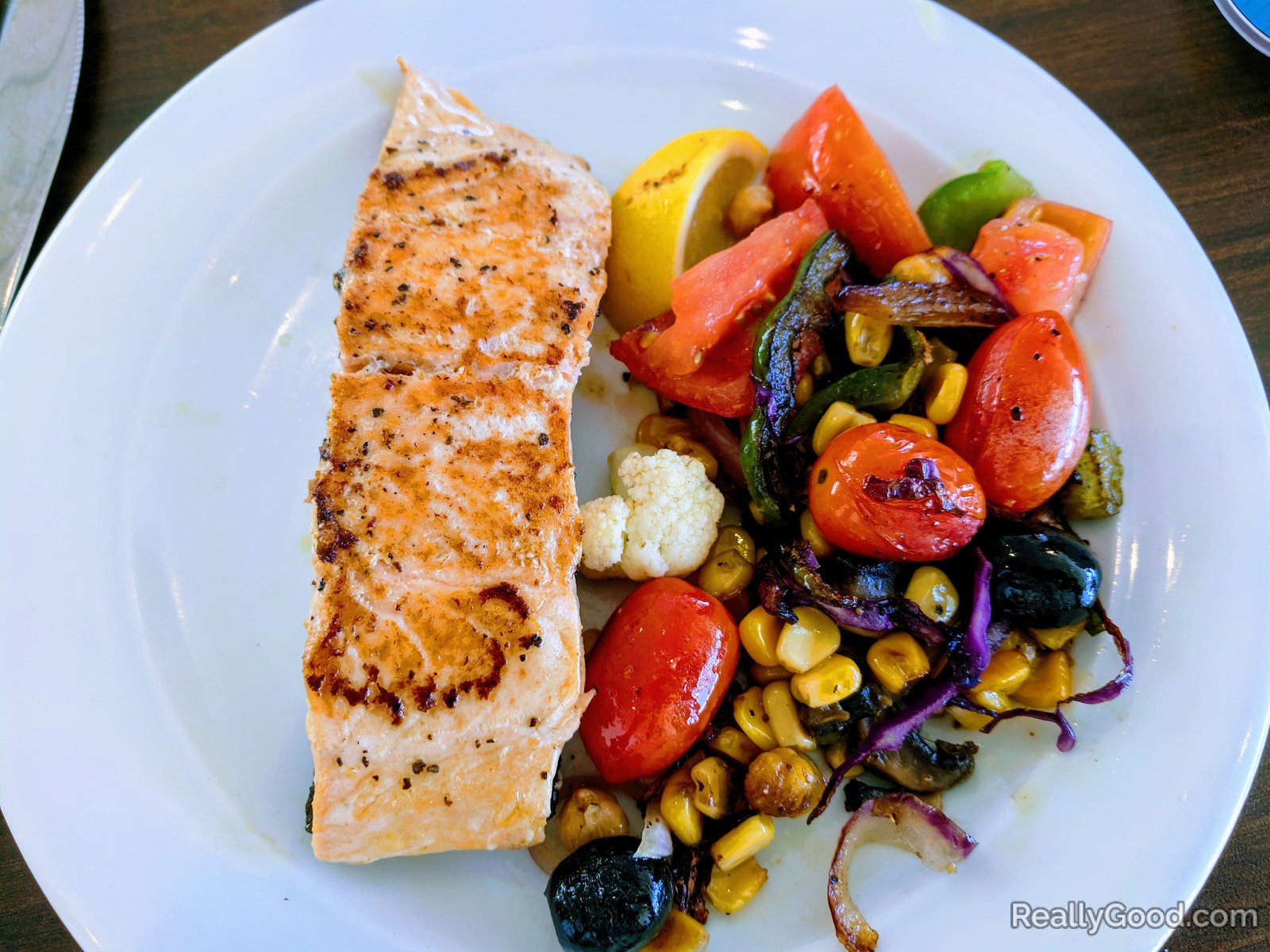 Broiled salmon and vegetables
