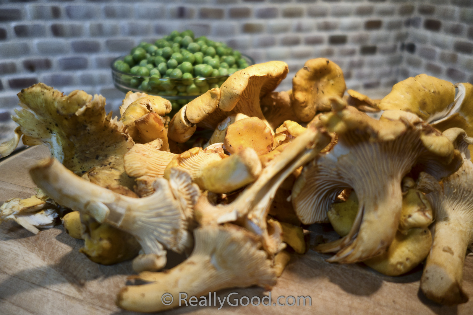 Chanterelles with fresh peas