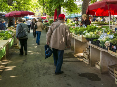 Farmers market vendors need training to improve food-safety practices