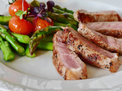 While men lose more weight on low-carb diets, women show improved artery flexibility