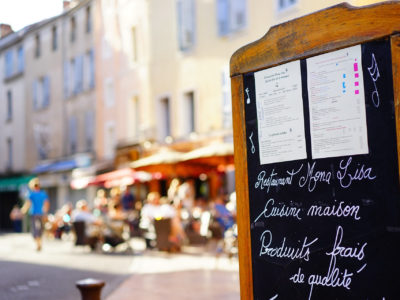 Calorie counts on restaurant menus have customers ordering less